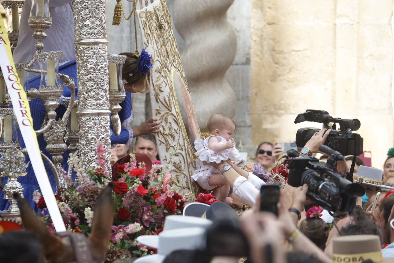 Fotos: La emocionante salida de la hermandad del Rocío de Córdoba