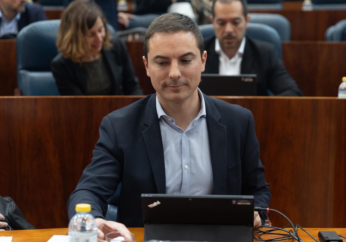 El portavoz el PSOE en la Asamble, Juan Lobato