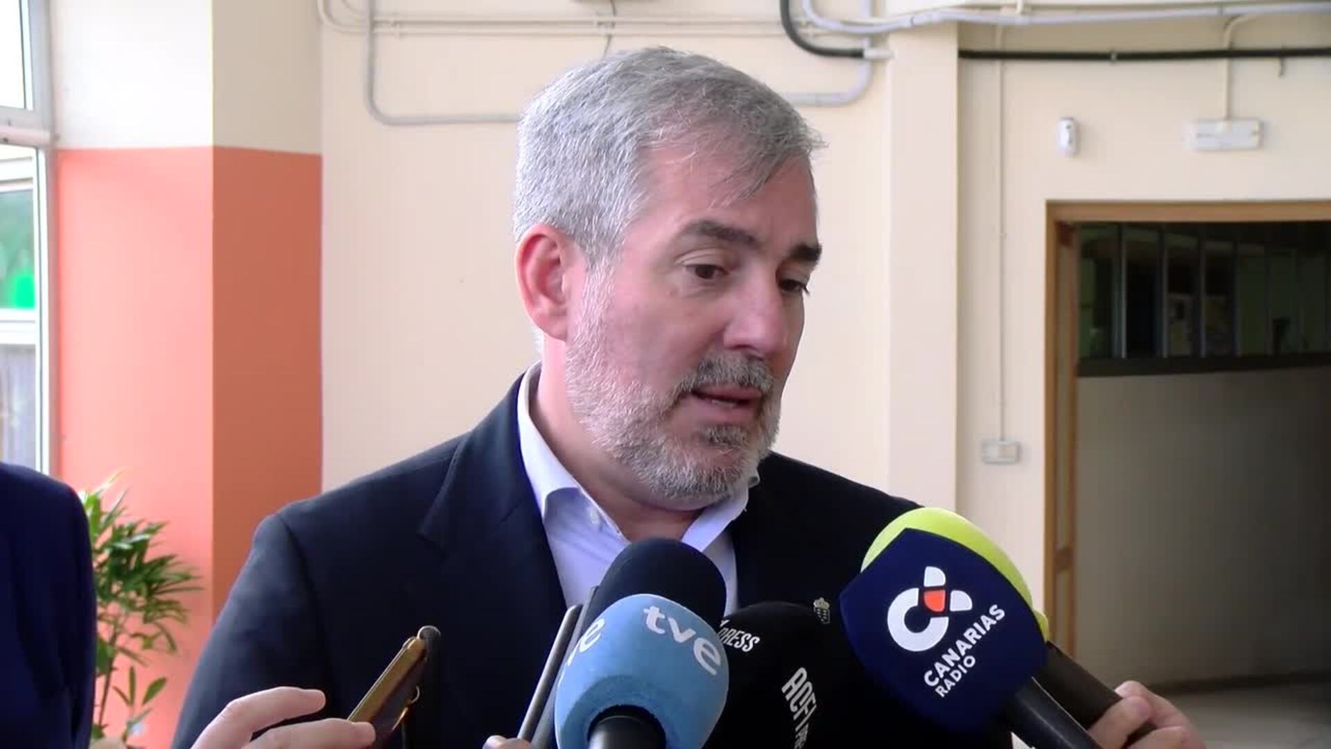 Clavijo asegura que el Gobierno canario no pondrá &quot;en peligro&quot; el turismo