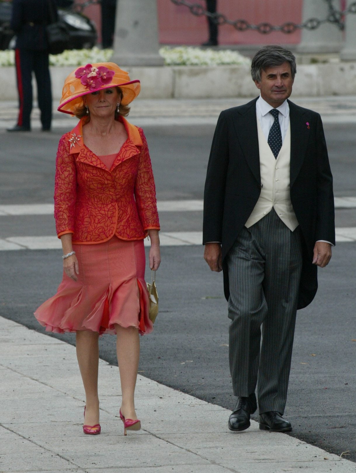 «Fue una boda de Estado, pero también una boda familiar. La gente disfrutó muchísimo», recuerda Esperanza Aguirre a ABC. Sobre la lluvia de aquel día, la que fuera entonces presidenta de la Comunidad de Madrid, lo tiene claro: «Ya sabe usted que novia mojada, novia afortunada».