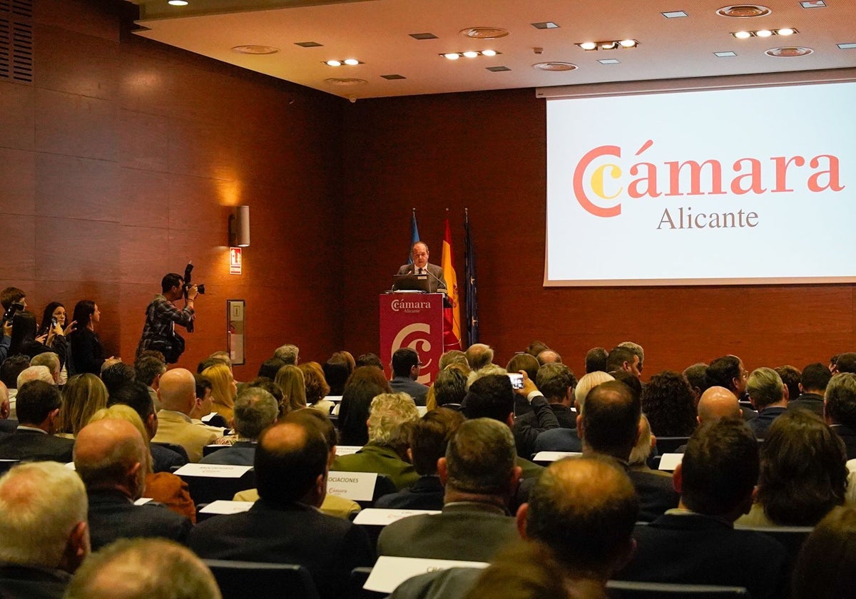 El presidente de la Cámara de Comercio de Alicante, Carlos Baño, en un acto de la entidad empresarial.