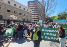 El Gobierno sacrifica tierras de «interés nacional» para una macroplanta solar de la desaladora de Torrevieja y así recortar trasvases