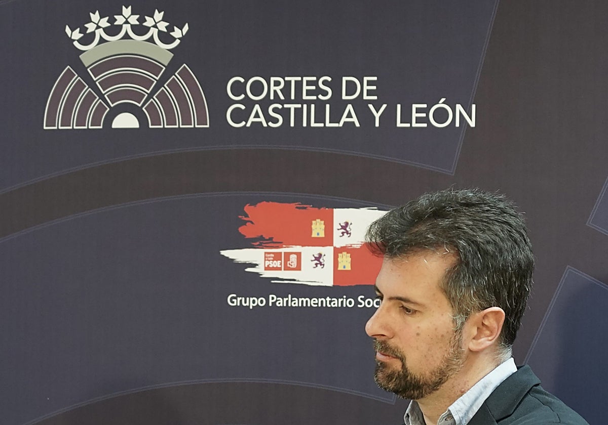 El secretario general del PSOE de Castilla y León y portavoz en las Cortes, Luis Tudanca, este viernes en una rueda de prensa en la sede del Parlamento autonómico