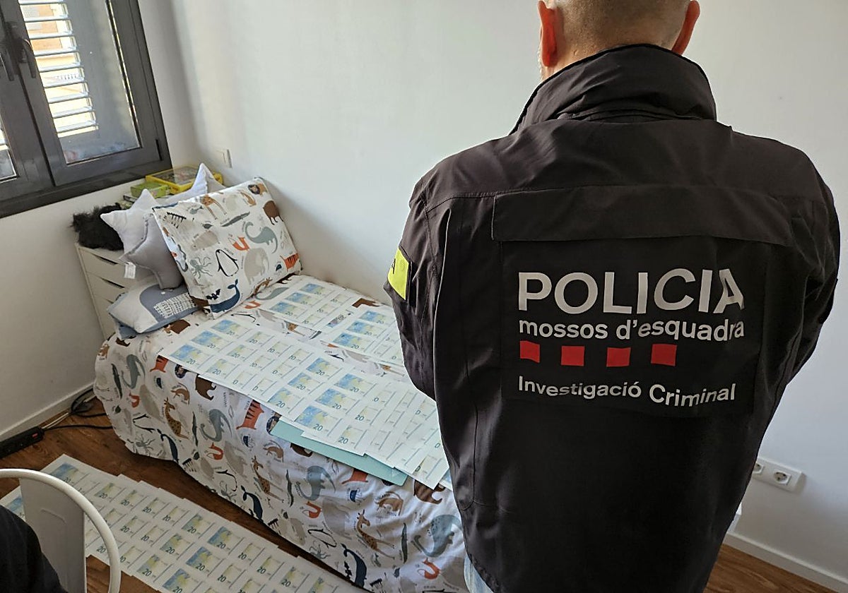 Registro en el dúplex de lujo de la falsificadora en Barcelona