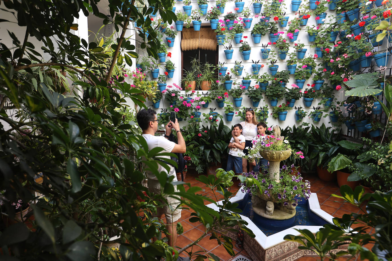 Las imponentes colas del último sábado de los Patios de Córdoba, en imágnes