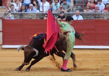 Oreja para Marco Pérez en la novillada que abre la Feria con un discreto Manuel Román