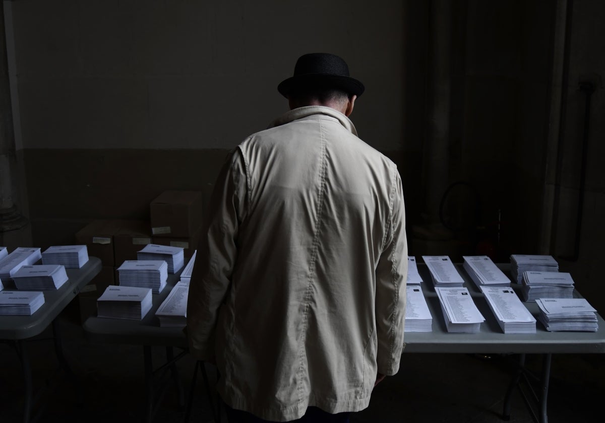 Elecciones Cataluña, en directo: datos de participación, votaciones y última hora de los comicios catalanes hoy