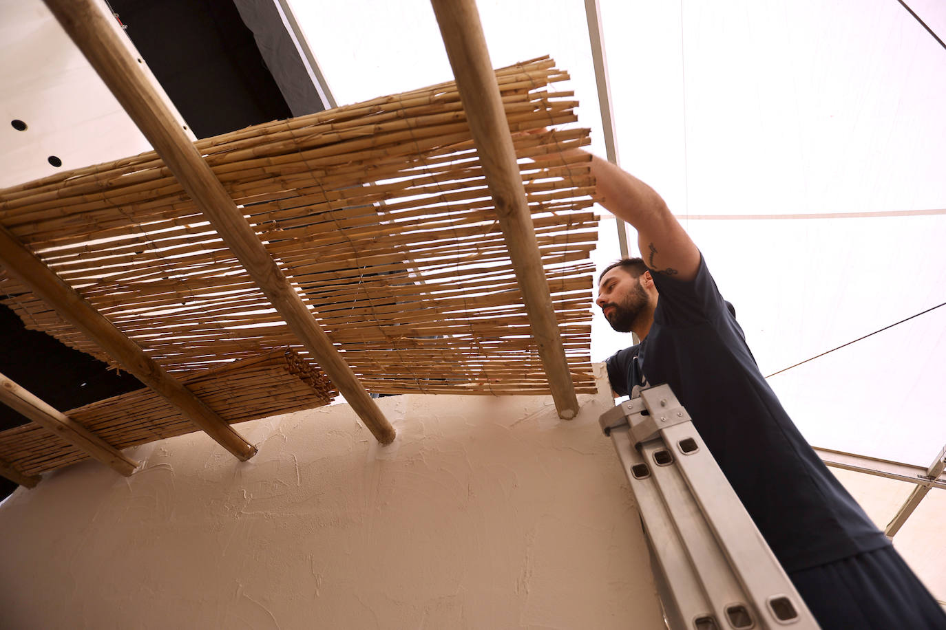 El montaje de las casetas y atracciones de la Feria de Córdoba, en imágenes