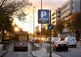 Accidente Córdoba: muere un motorista de 32 años al chocar con un coche de la Policía en el Vial