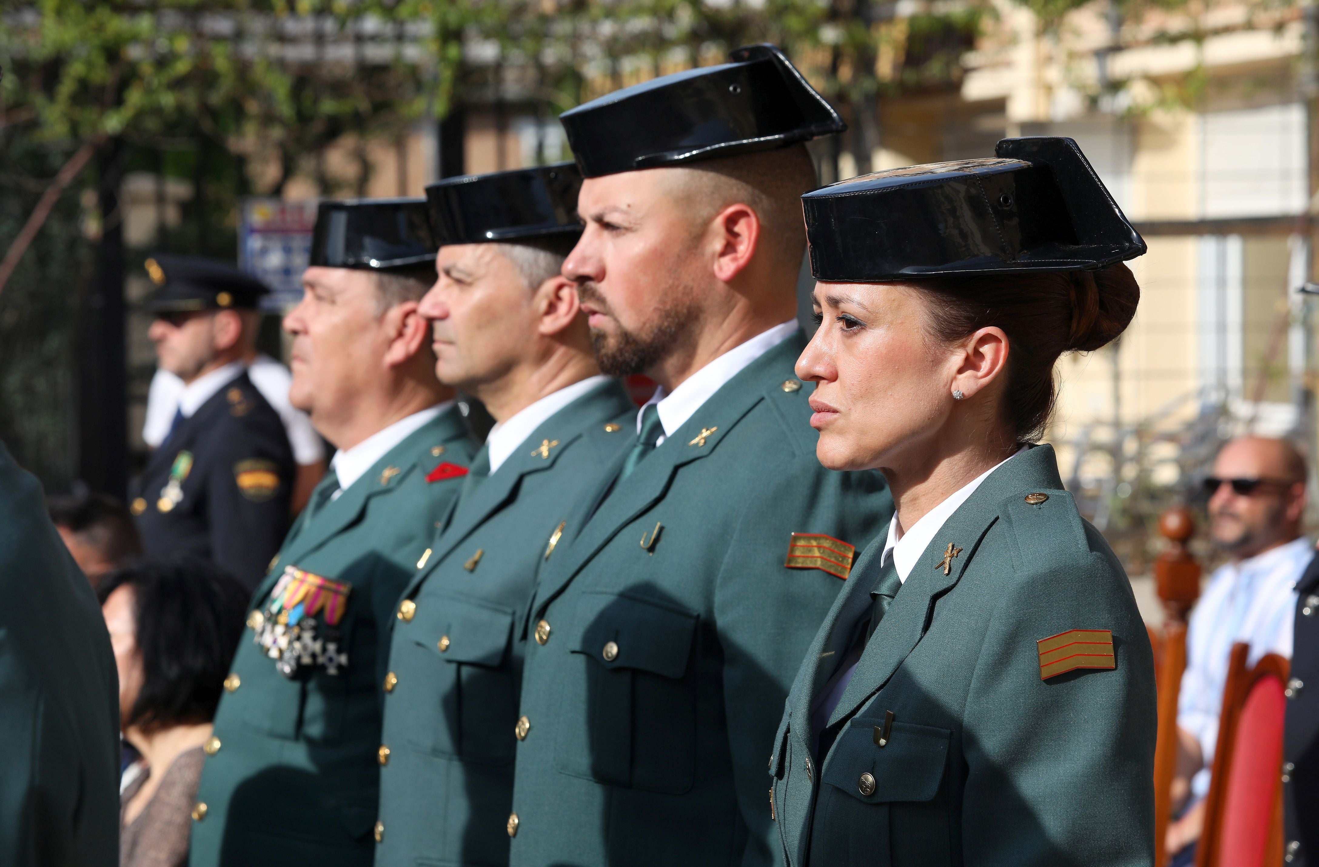 Tolón garantiza más recursos del Gobierno para los 5.000 guardias civiles de la región