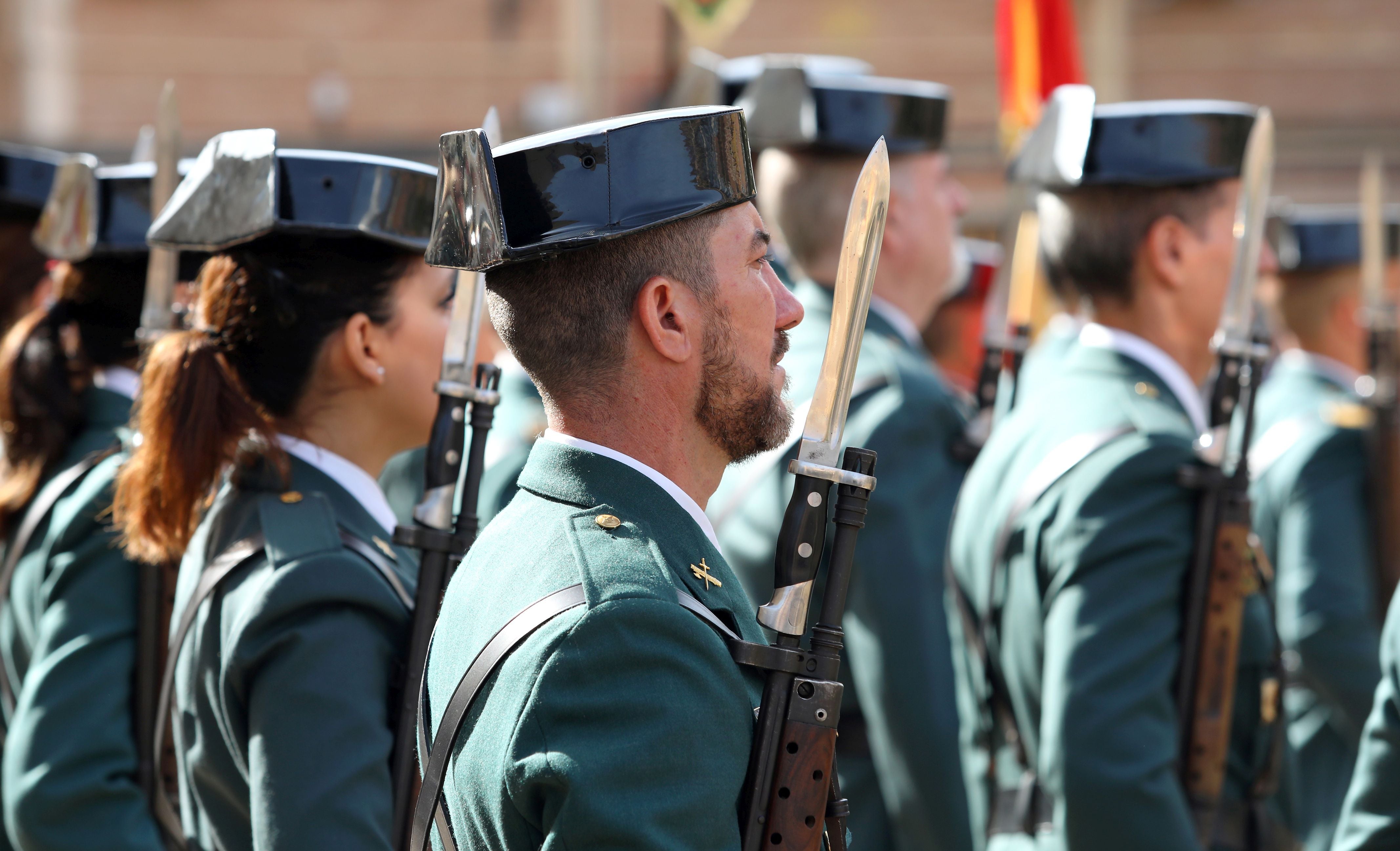 Tolón garantiza más recursos del Gobierno para los 5.000 guardias civiles de la región