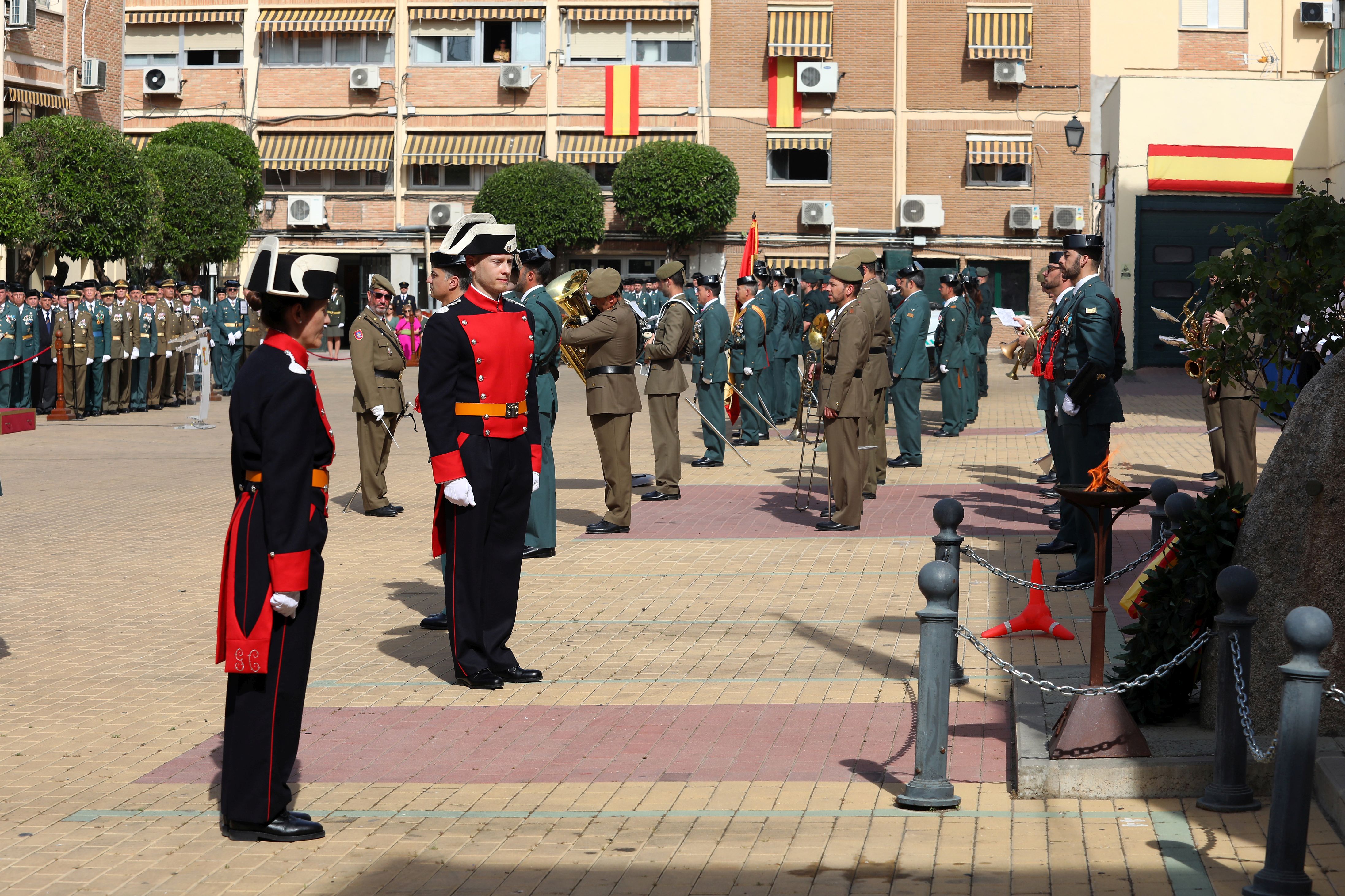 Tolón garantiza más recursos del Gobierno para los 5.000 guardias civiles de la región