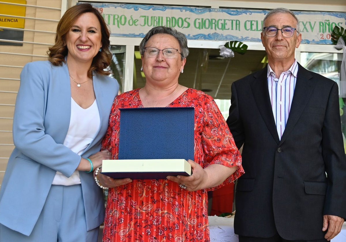 La alcaldesa Catalá ensalza la «labor impagable» de los centros de mayores de Valencia