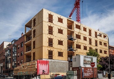 El edificio de madera de la calle de Tomás Bretón (en el distrito de Arganzuela), actualmente en construcción