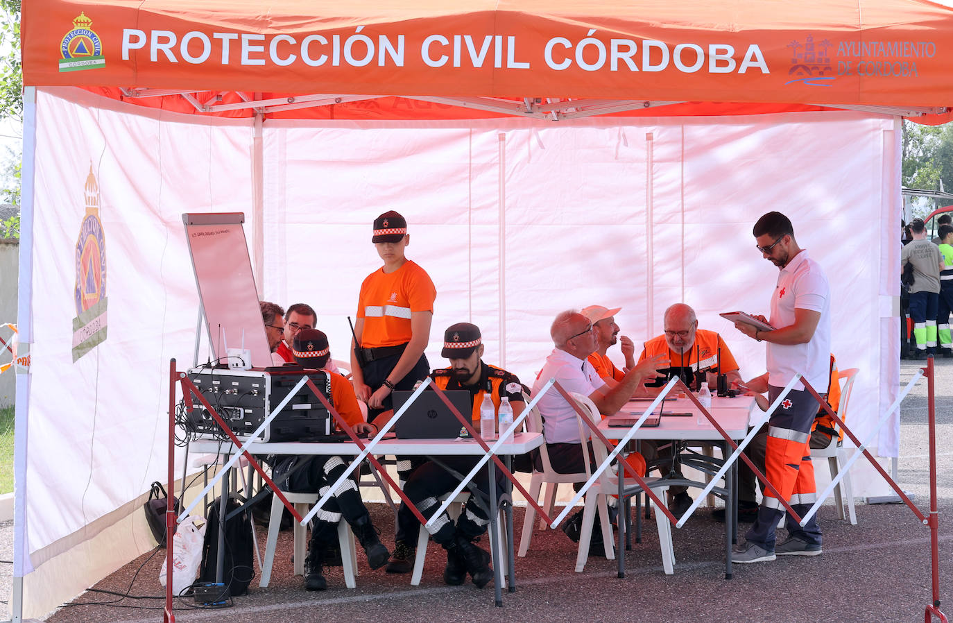 Fotos: así se dirige la lucha contra un incendio forestal en Córdoba