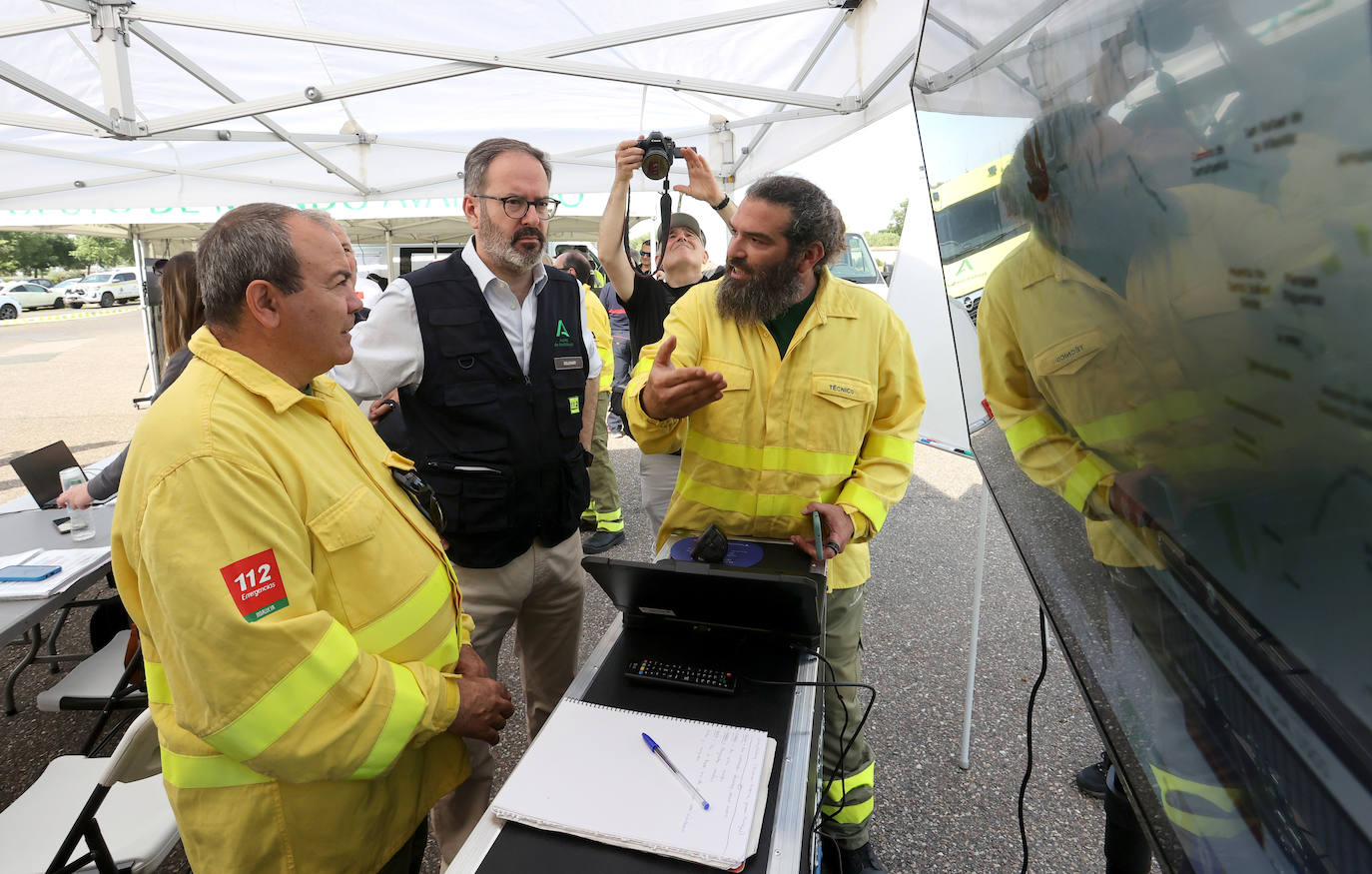 Fotos: así se dirige la lucha contra un incendio forestal en Córdoba