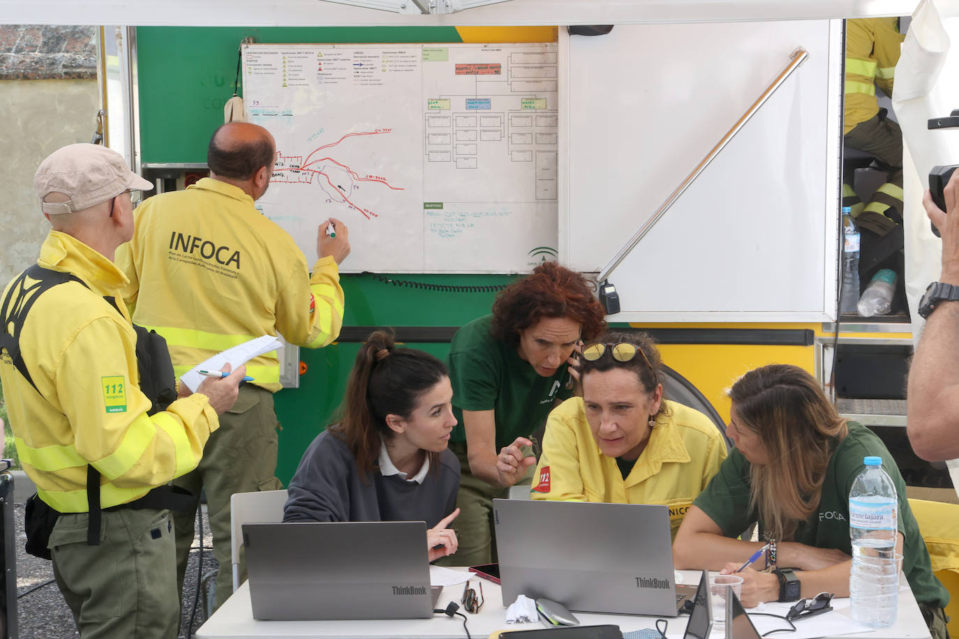 Fotos: así se dirige la lucha contra un incendio forestal en Córdoba