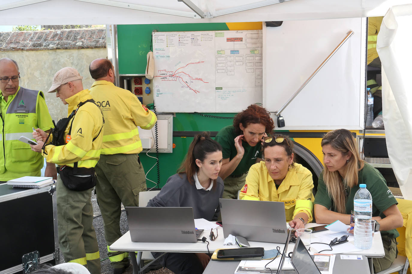 Fotos: así se dirige la lucha contra un incendio forestal en Córdoba