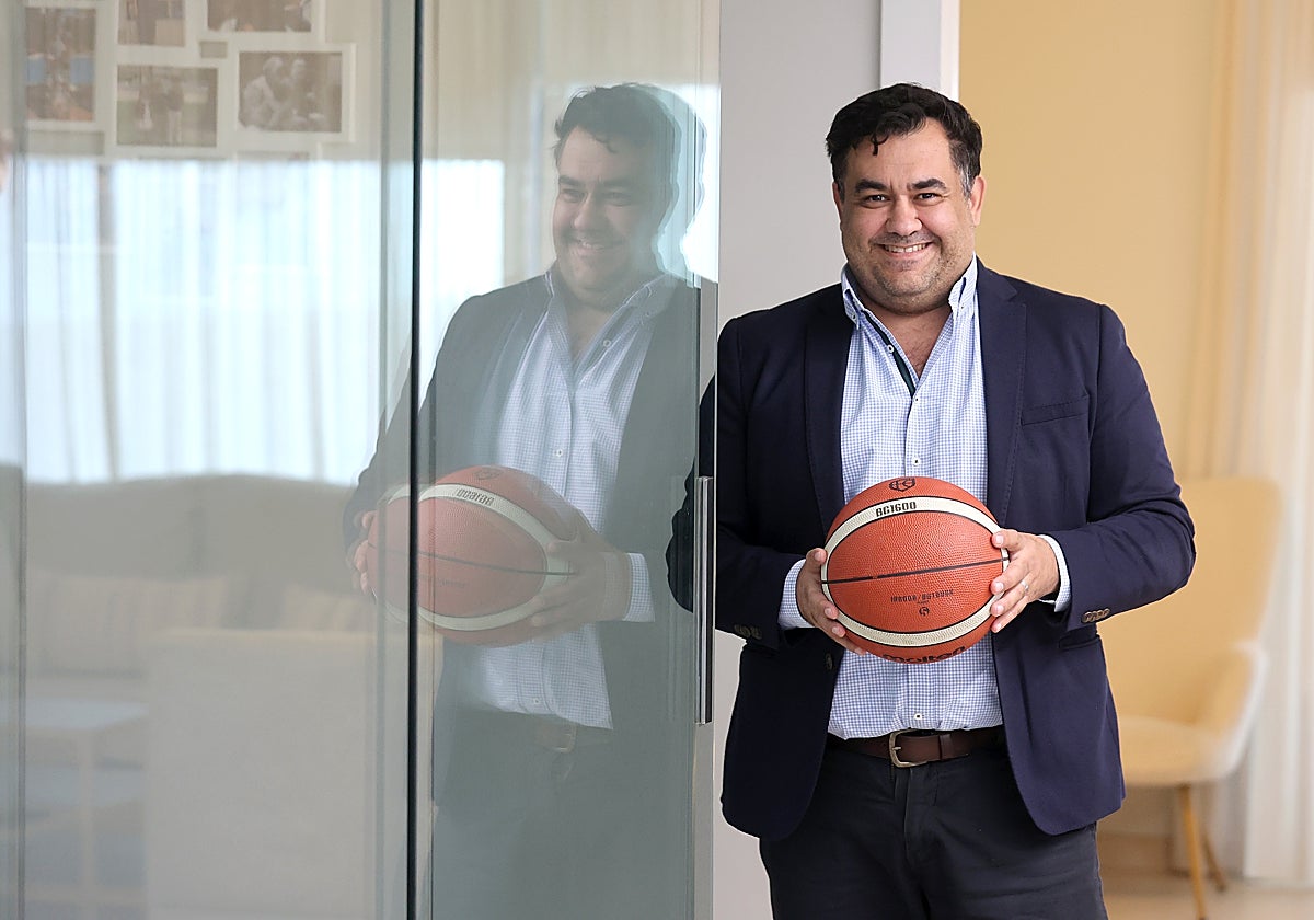 El máximo accionista del Córdoba CB Manuel Jesús Coto, posa ayer para ABC