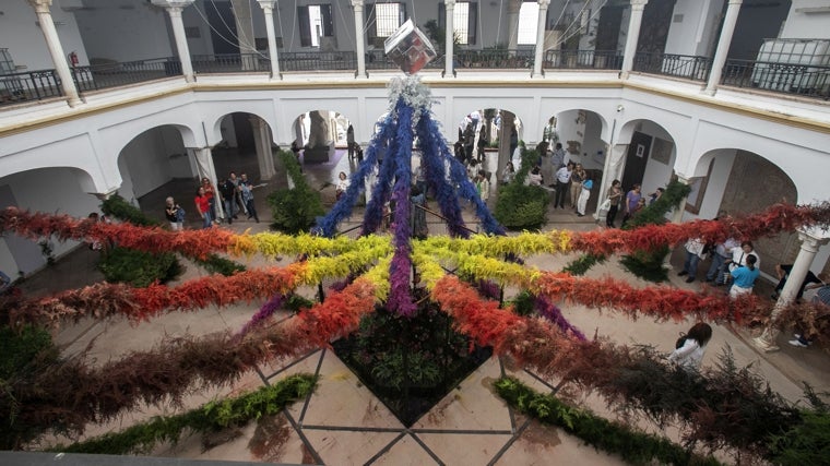 Instalación de Flora en uno de los patios del Museo Arqueológico de Córdoba