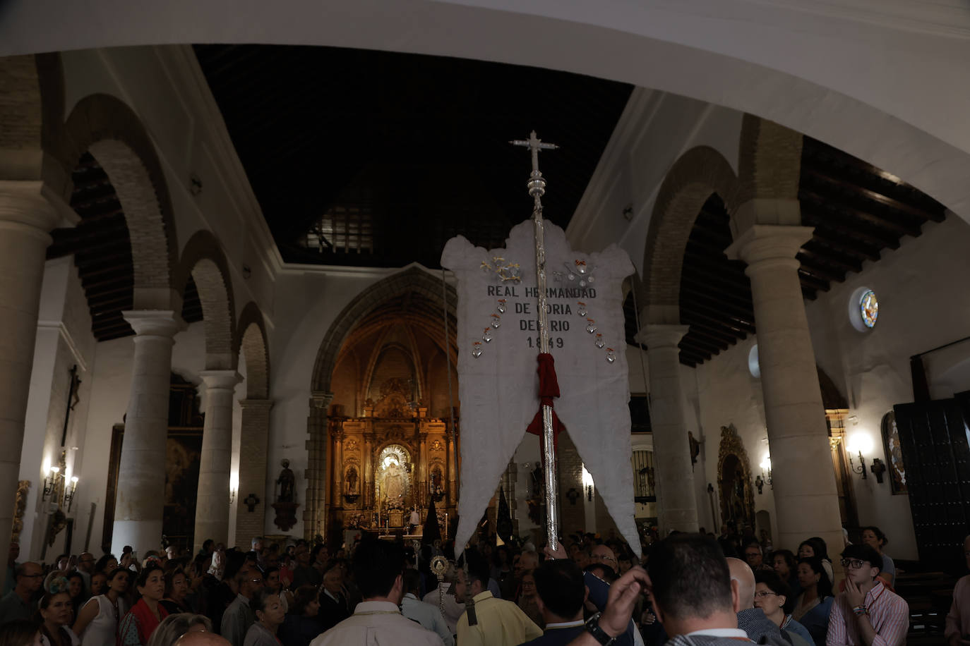 La Hermandad de Coria del Río ha iniciado hoy martes su peregrinación hacia la aldea del Rocío 