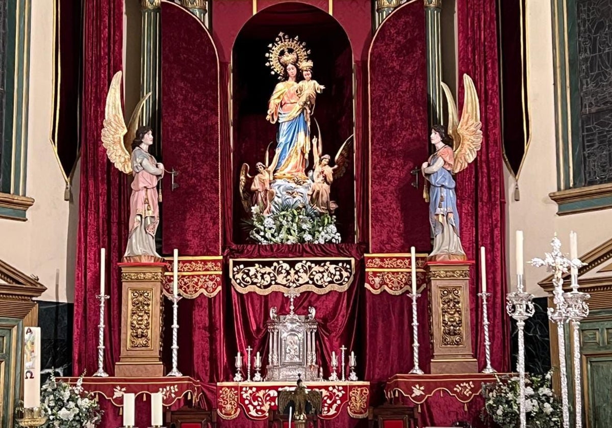 Altar de cultos de María Auxiliadora, en su santuario