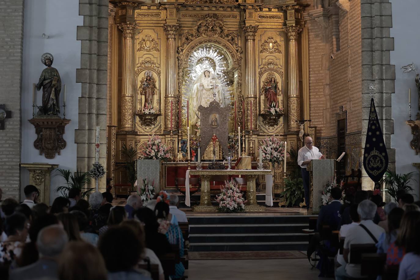 La Hermandad de Coria del Río ha iniciado hoy martes su peregrinación hacia la aldea del Rocío 