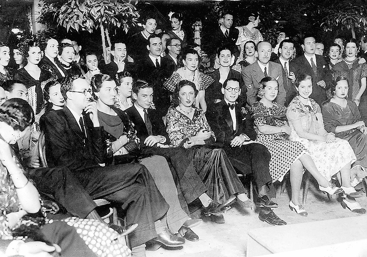 La aristocracia cordobesa reunida en el Real Circulo de la Amistad en la tradicional verbena de la Feria de Nuestra Señora de la Salud