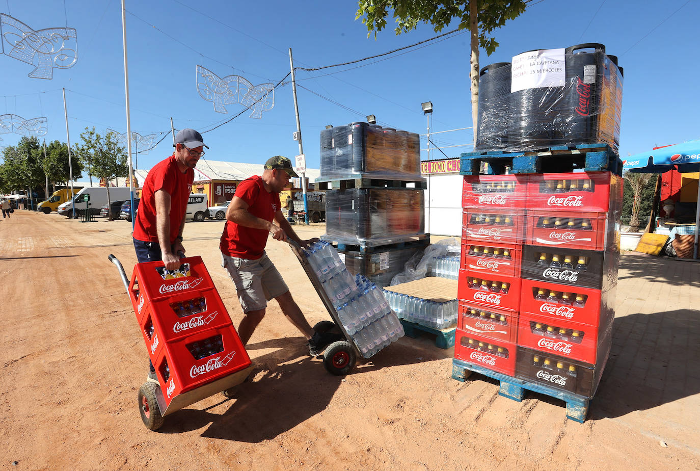 Fotos: el montaje de la Feria de Córdoba llega a los últimos toques