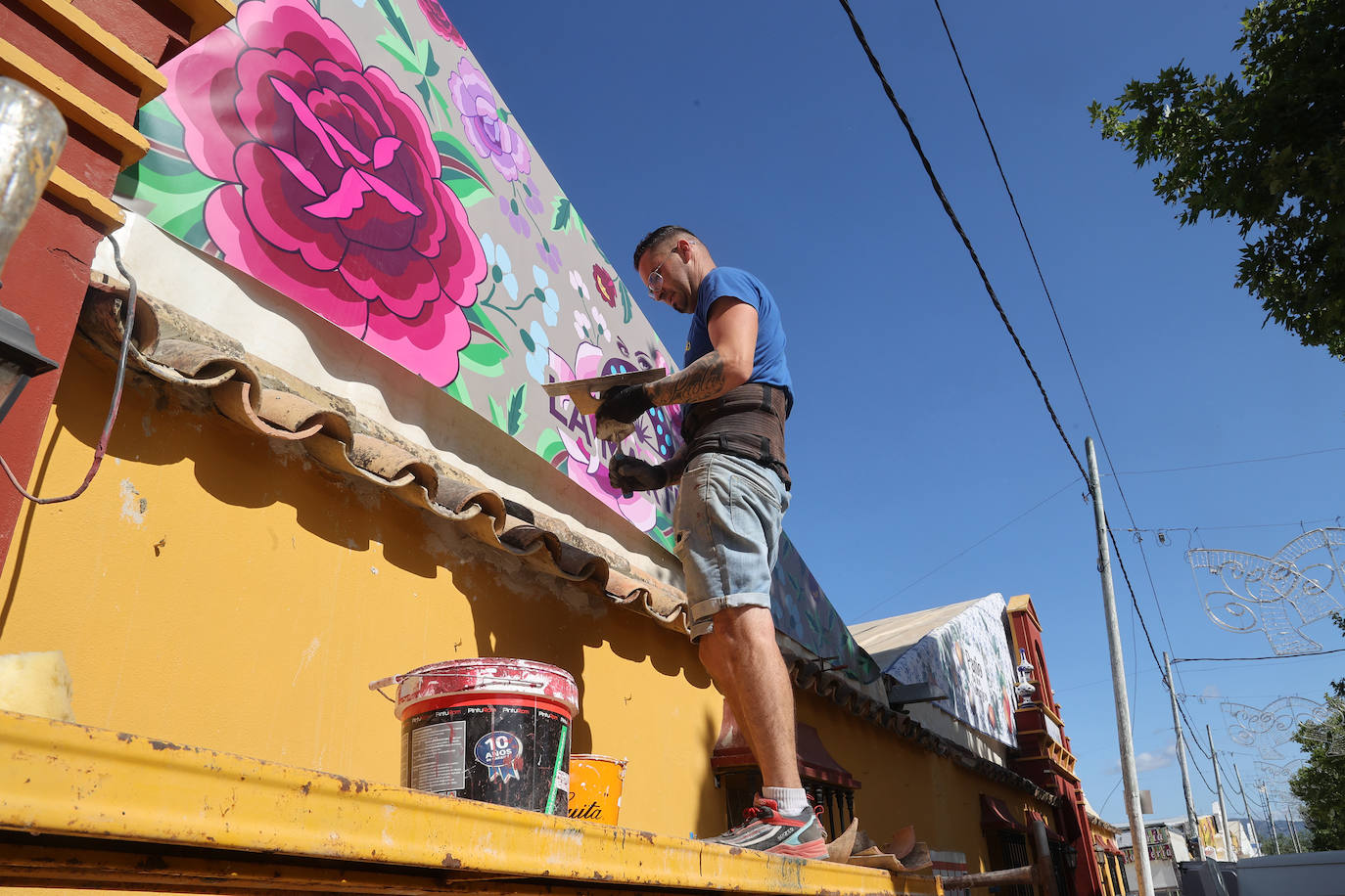 Fotos: el montaje de la Feria de Córdoba llega a los últimos toques