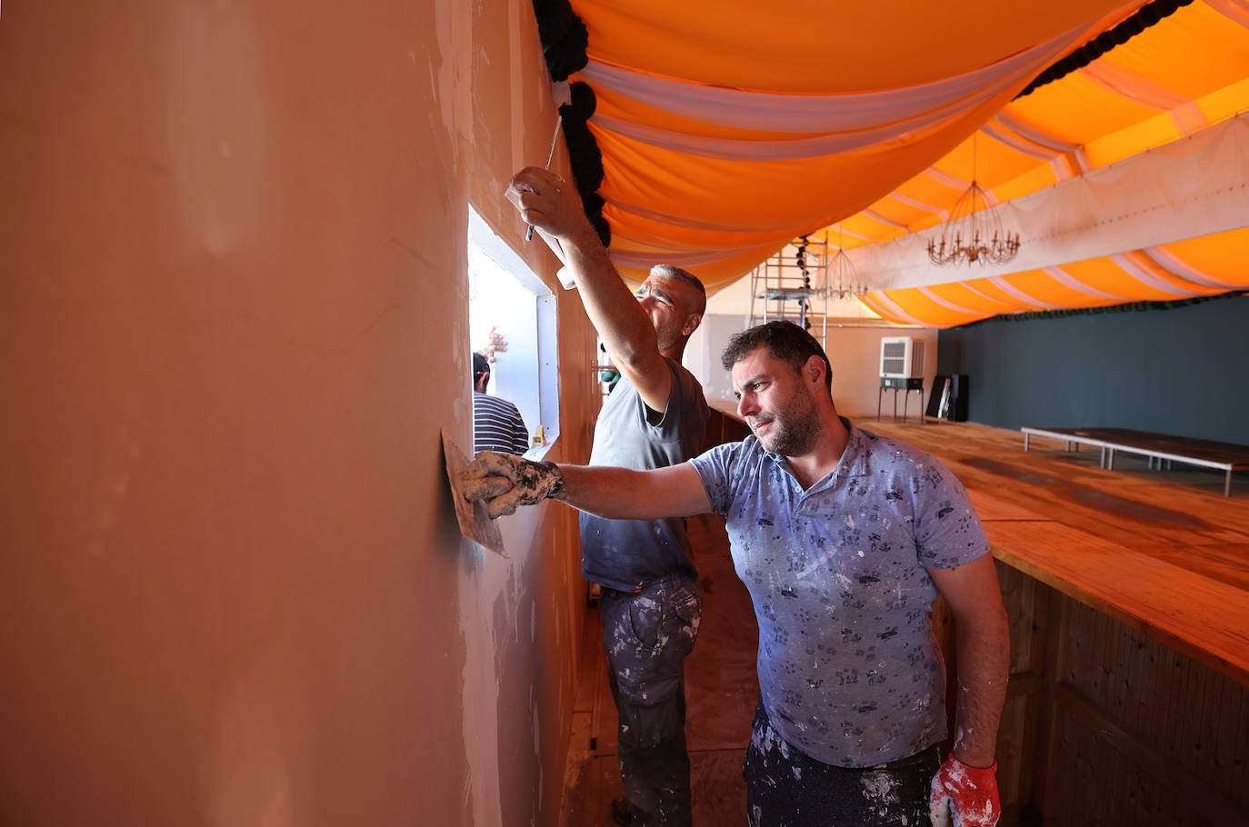Fotos: el montaje de la Feria de Córdoba llega a los últimos toques