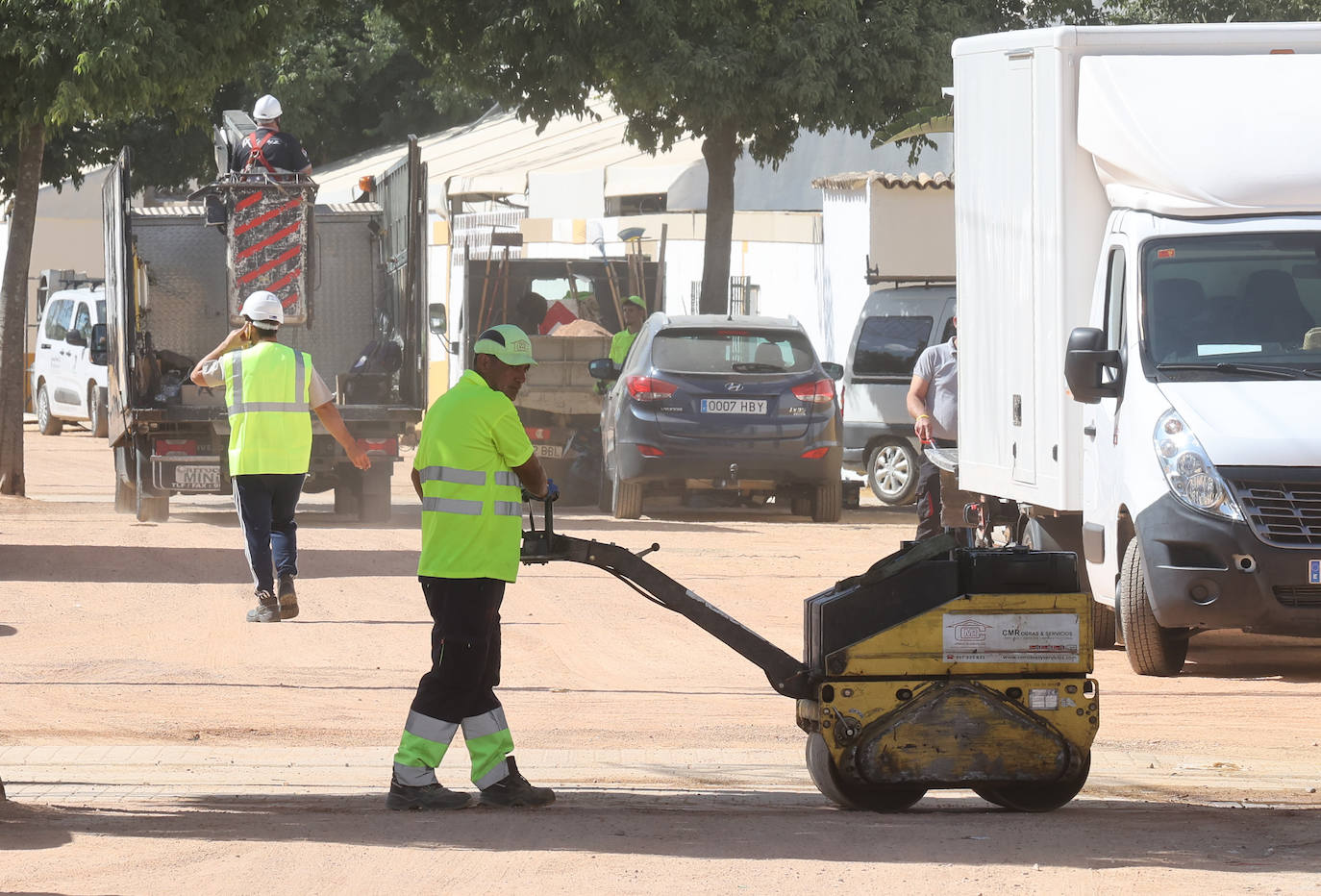 Fotos: el montaje de la Feria de Córdoba llega a los últimos toques