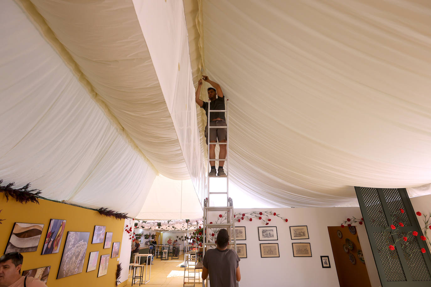 Fotos: el montaje de la Feria de Córdoba llega a los últimos toques