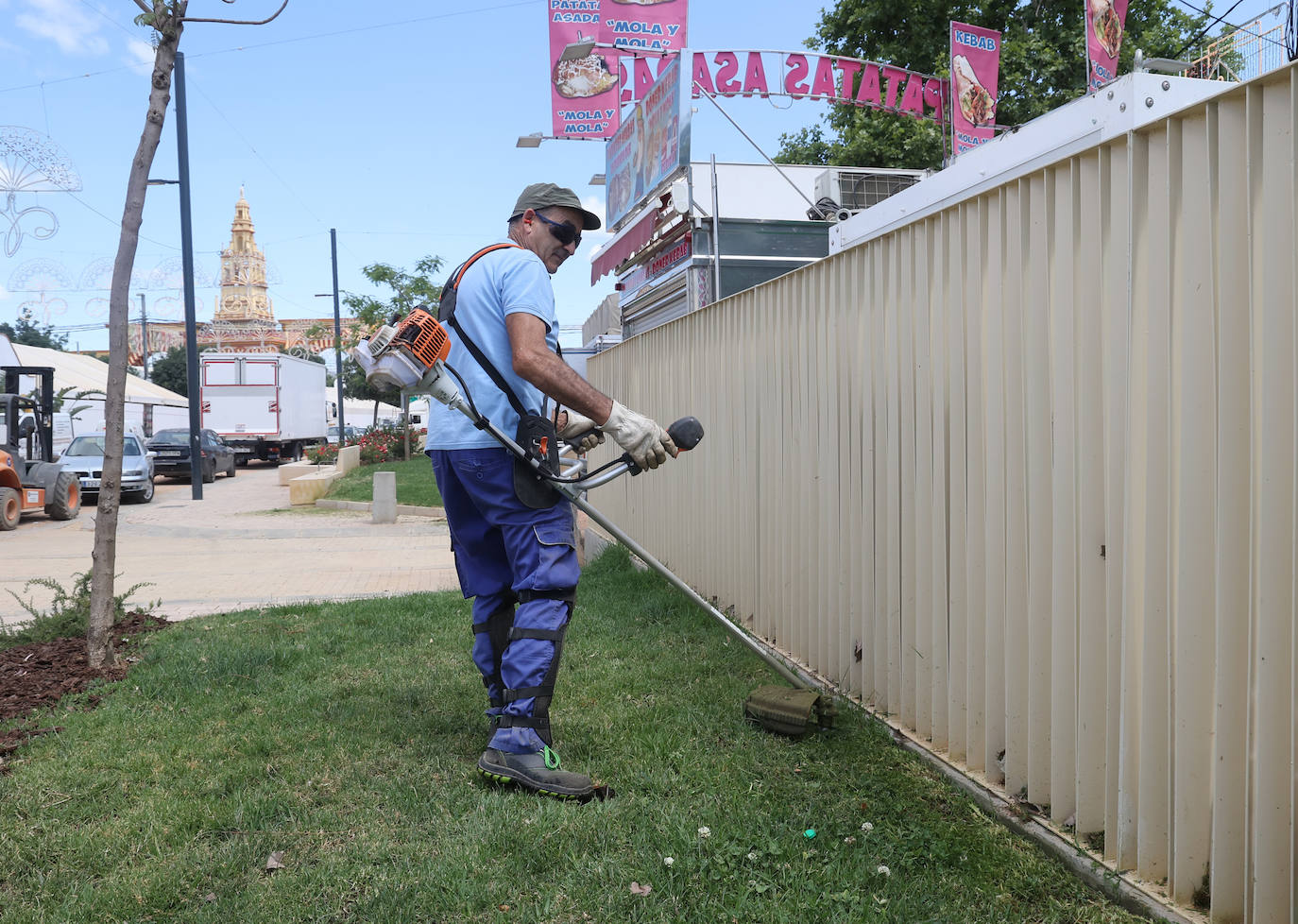 Fotos: el montaje de la Feria de Córdoba llega a los últimos toques