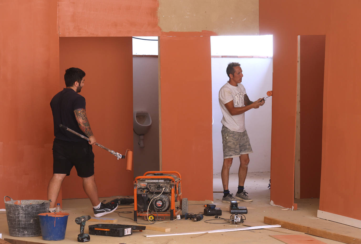 Fotos: el montaje de la Feria de Córdoba llega a los últimos toques