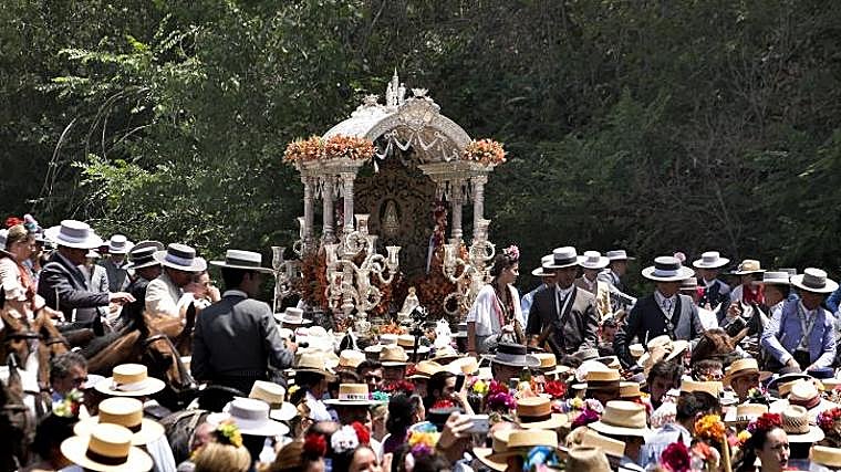 La hermandad de Sevilla cruzando el Quema