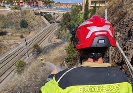 Desalojan un tren de Cercanías en Benalmádena por un incendio cerca de las vías