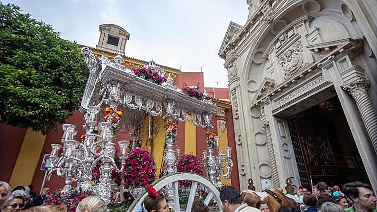 La hermandad de la Macarena presentándose ante el Gran Poder