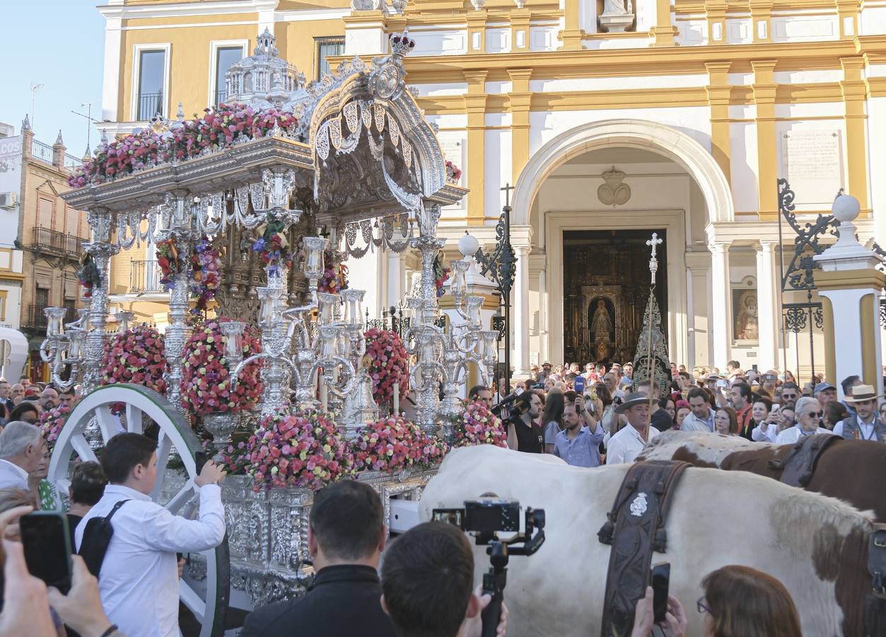 La Hermandad del Rocío de la Macarena inicia su peregrinación hacia la aldea