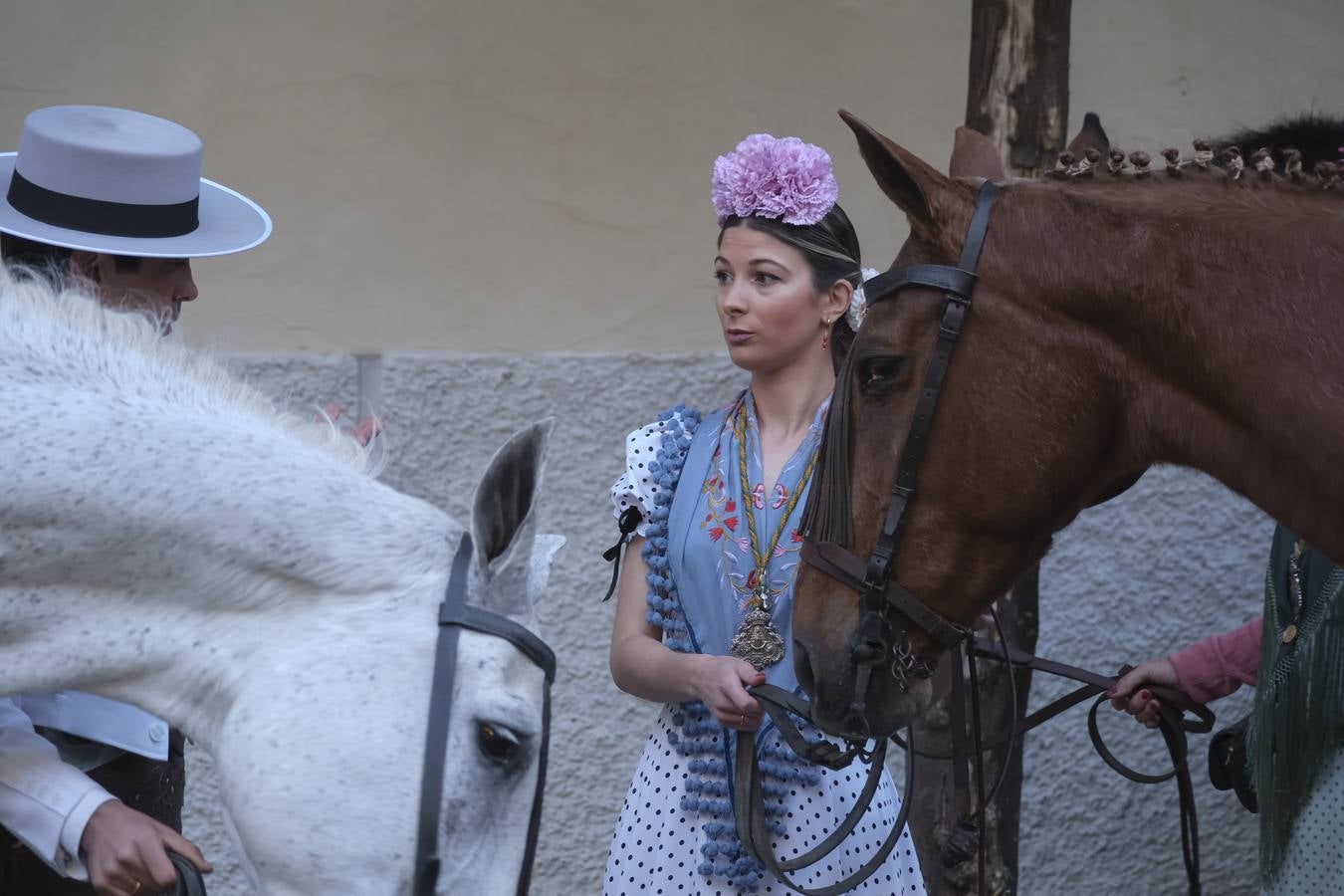 La Hermandad del Rocío de la Macarena inicia su peregrinación hacia la aldea