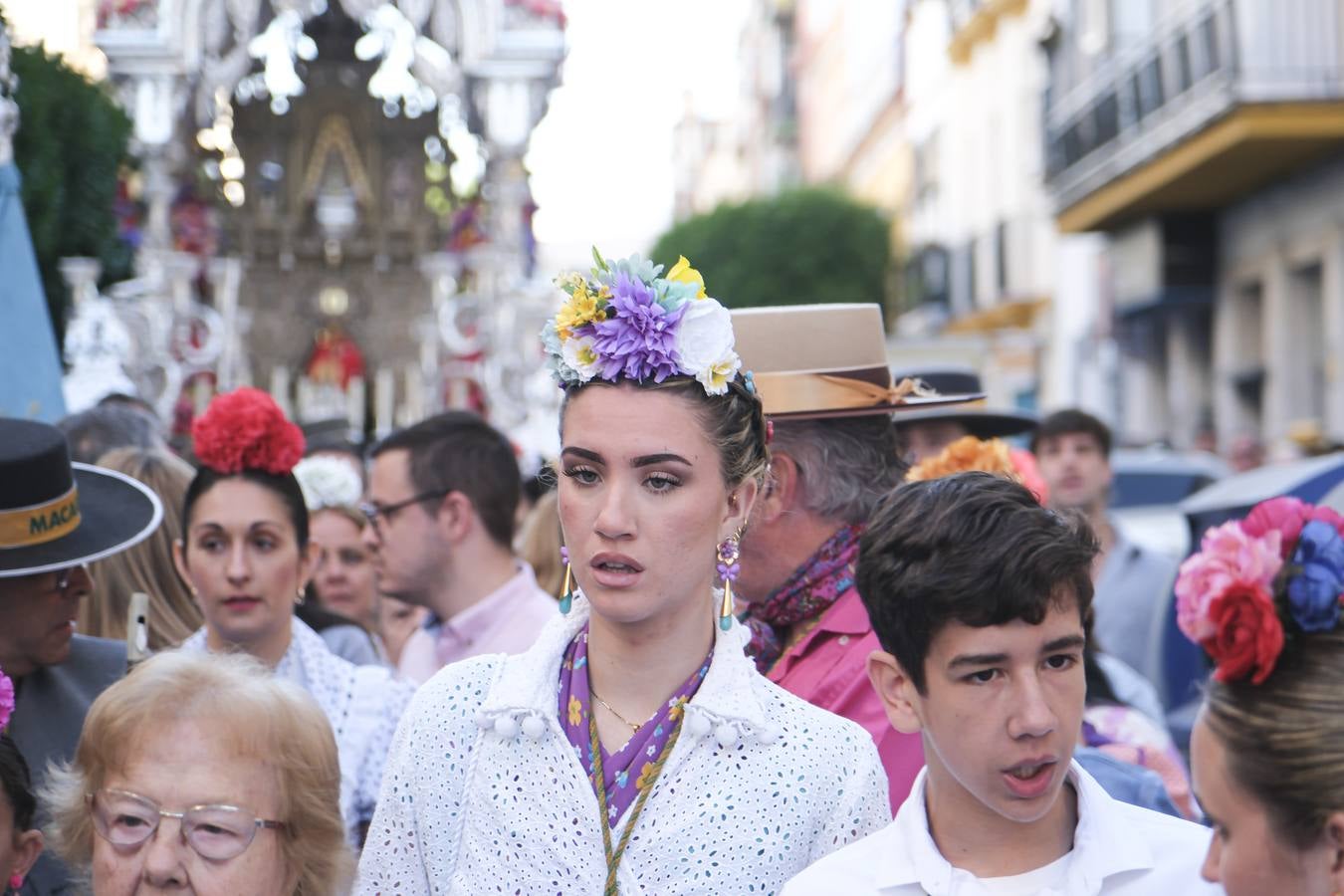 La Hermandad del Rocío de la Macarena inicia su peregrinación hacia la aldea
