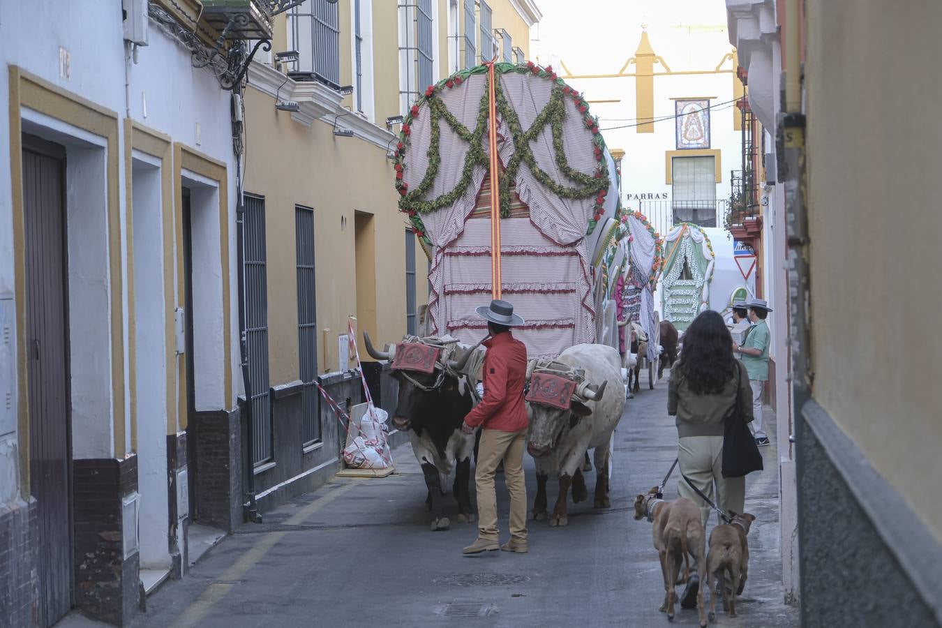 La Hermandad del Rocío de la Macarena inicia su peregrinación hacia la aldea