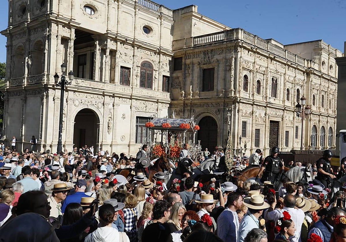 Momentos iniciales de la peregrinación de la Hermandad de Sevilla-El Salvador