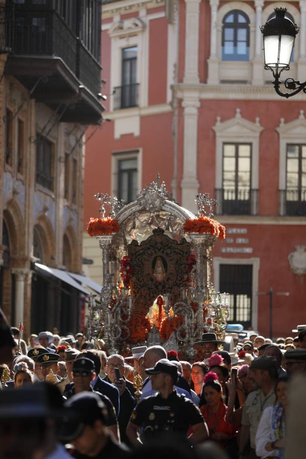 Salida de la Hermandad de Sevilla-El Salvador en su peregrinación a la Aldea del Rocío