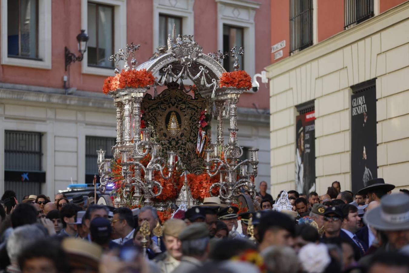Salida de la Hermandad de Sevilla-El Salvador en su peregrinación a la Aldea del Rocío