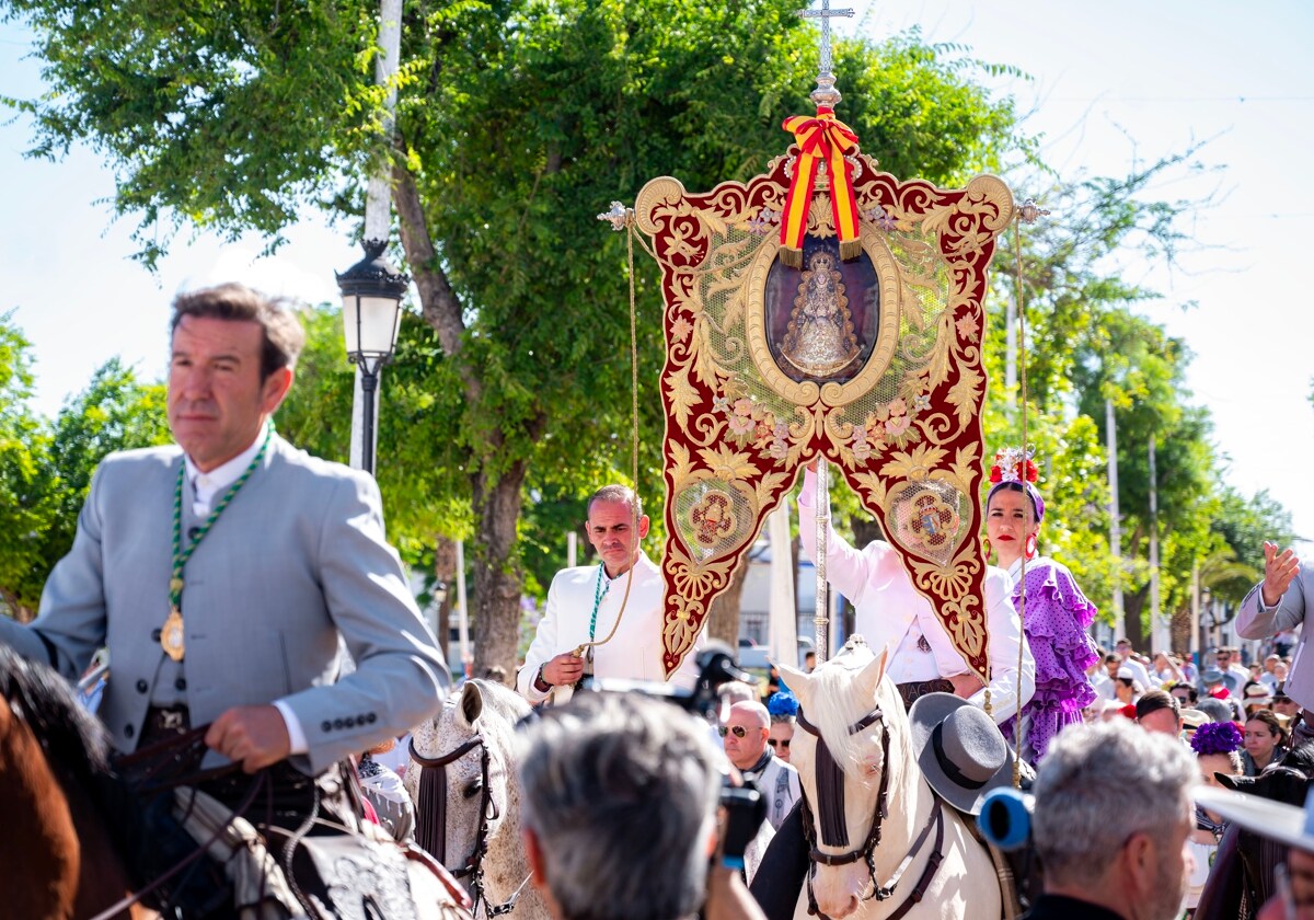 Simpecado de la Hermandad Matriz de Almonte