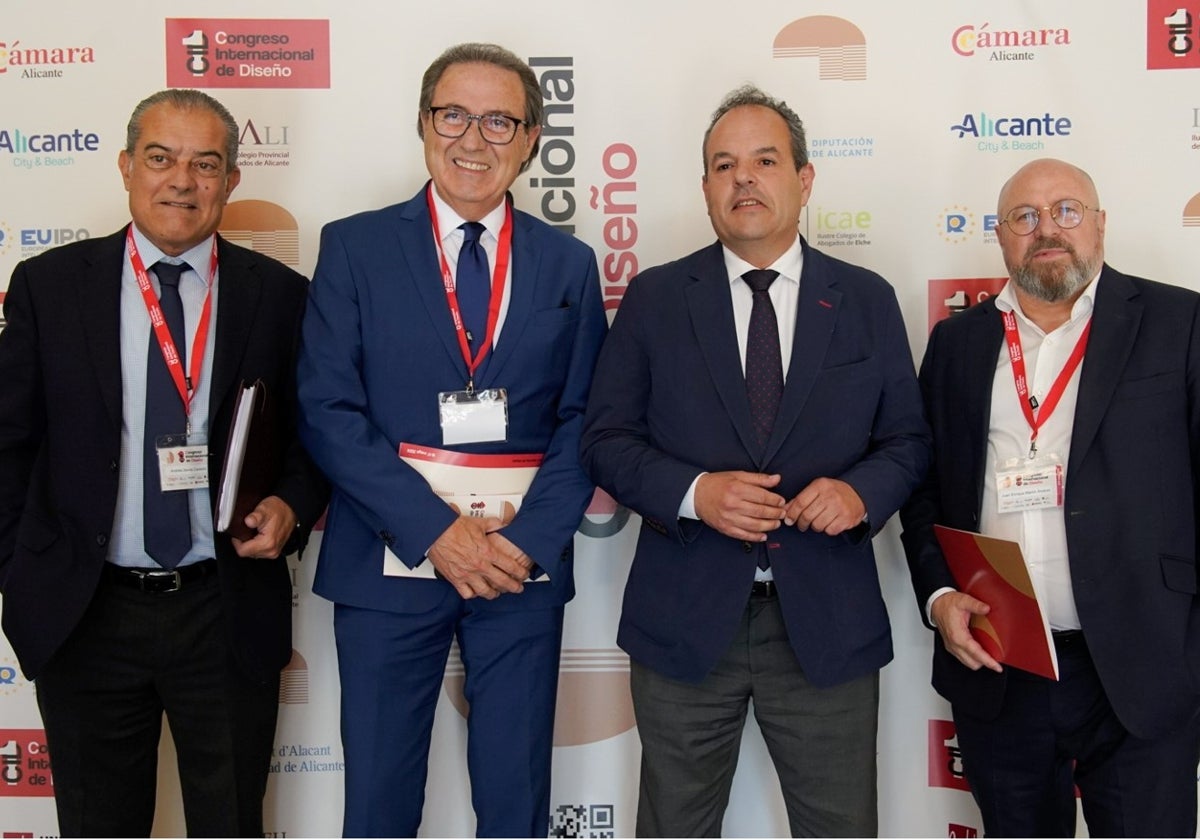 El presidente de Cámara Alicante, Carlos Baño, en el evento sobre diseño de este jueves.