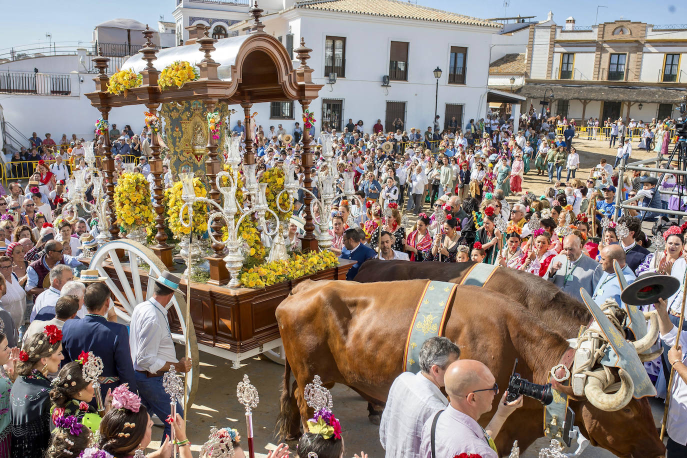 La presentación de las hermandades filiales ante la Blanca Paloma en el Rocío 2024