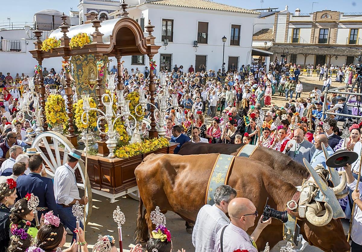 La hermandad de Montequinto ante la Matriz este viernes