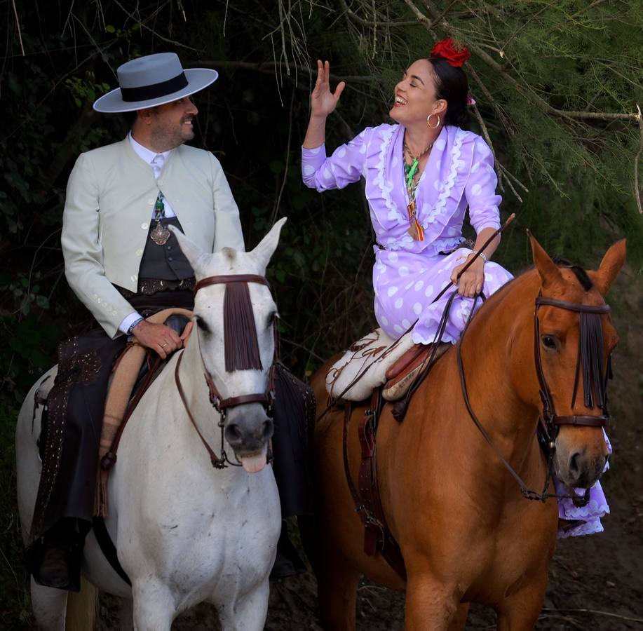 El Simpecado de la Hermandad del Rocío de Sevilla pasa el vado del Quema camino a Almonte 